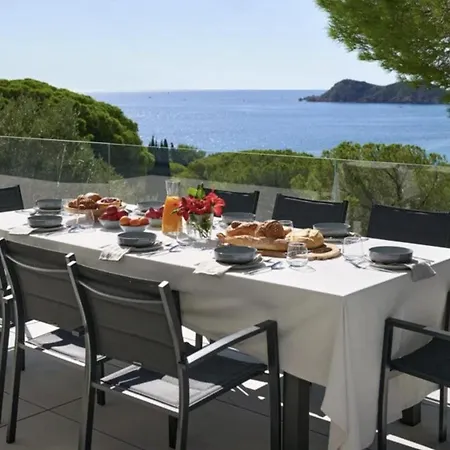 Villa Aarons